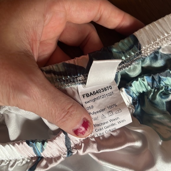 Cutest Pj medium tropical design short sleeve silky satin - Picture 8 of 10